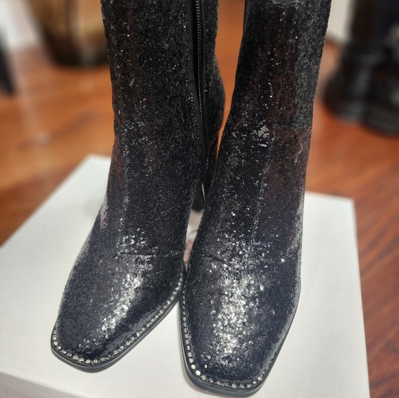 Boots - Picture 8 of 10